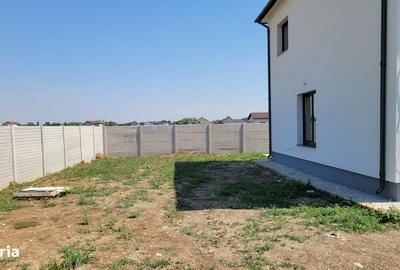 Casă cu 4 camere cu Teren 400 Mp în Domnești