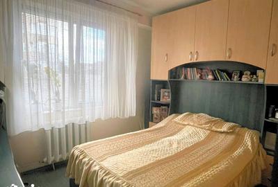 Apartament cu 3 camere decomandat în Cantemir