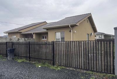 Casă cu 3 camere cu Teren 330 Mp în Moșnița Veche