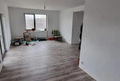 Casă cu 4 camere cu Teren 350 Mp în Central