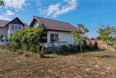 Ferma 3,3ha, din care 2,5ha intravilan, vila 7 camere, D+P+E+M, casa pentru munc - 2