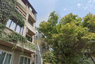 Apartament cu 3 camere decomandat în P-ța Sfântul Ștefan