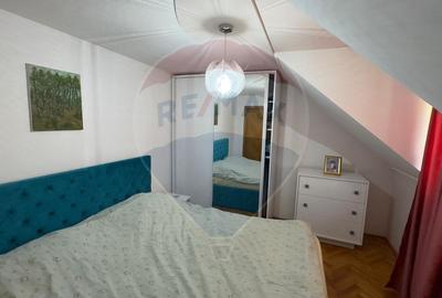 De vanzare 2 Corpuri de Casa si Teren 1388 mp in Geamana, Bradu - 13