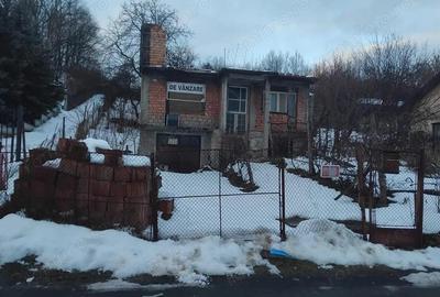 Casă cu Teren 790 Mp în Central - 1