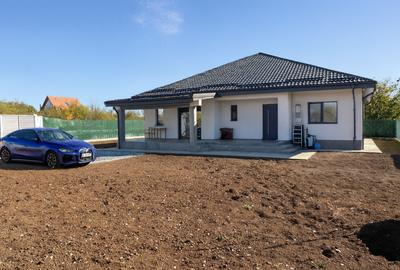 Casă cu 4 camere cu Canalizare în Corbeanca