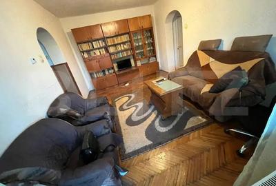 Apartament 3 camere | Mobilat complet | Etaj 4 | Izolat | Acoperi? tabla | Co