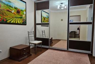 Garsonieră decomandată în Titan