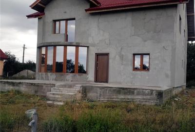 Casă cu 4 camere cu Teren 770 Mp în Jebel - 2