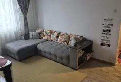 Apartament cu 3 camere semidecomandat în Rahova