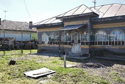 Casă cu 4 camere cu Teren 1634 Mp în Teslui - 1