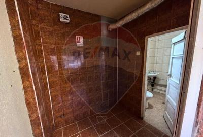 Spa?iu comercial cu trafic pietonal De Inchiriat - 4