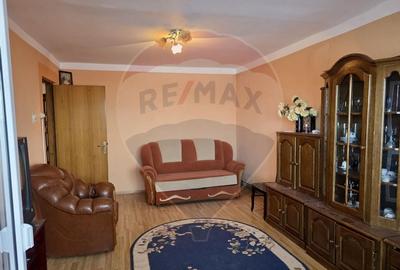 Apartament cu 3 camere de vanzare, str Bucovinei- zona Mioritei - 1