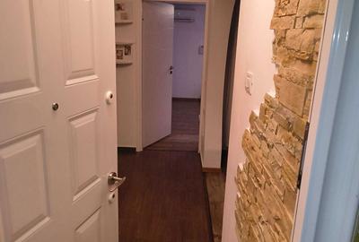 Apartament cu 4 camere decomandat în Central - 1