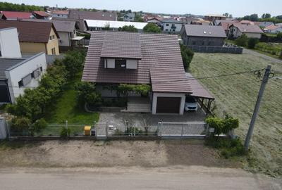 Casă individuală cu 7 camere cu Garaj în Moșnița Nouă