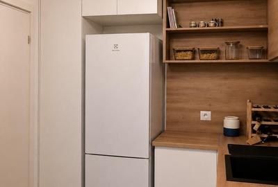 Apartament cu 3 camere semidecomandat, mobilat în Bd. Laminorului - 13
