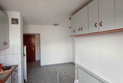 Apartament cu 3 camere semidecomandat în Central - 3