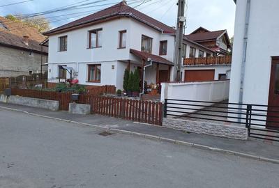 Casă cu 3 camere în Central - 1