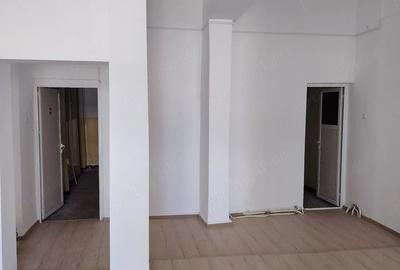 Spațiu comercial, de 120 mp, în Central - 3