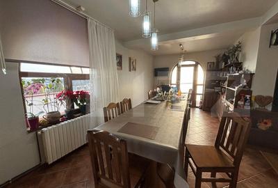 Casă cu 5 camere cu Teren 2300 Mp în Aninoasa - 10