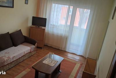 Apartament cu 3 camere semidecomandat în Aurel Vlaicu