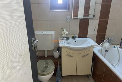 Apartament 4 camere , zona Piata Moldovei -Scoala nr 2 , dec - 1