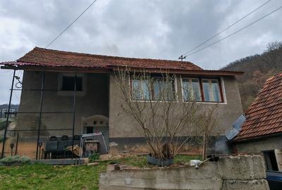 Casă cu 4 camere în Boiu - 2