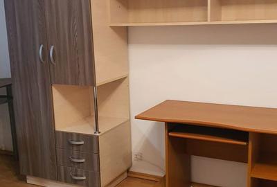 Garsonieră în Titan - 2