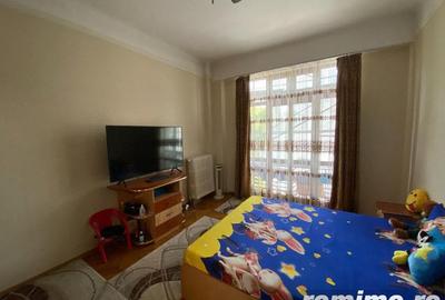 Apartament cu 5 camere semidecomandat, mobilat în P-ța Universității - 13