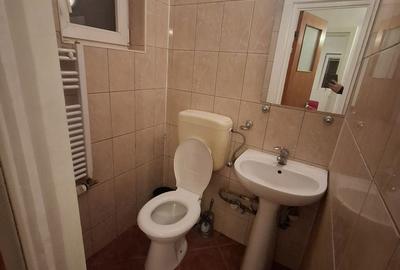 Apartament cu 3 camere decomandat în Tei - 1