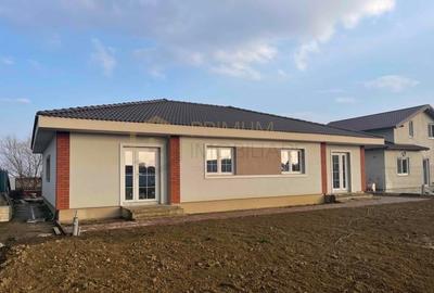 Casa individuala - garaj - langa asfalt - 137 mp utili - 2