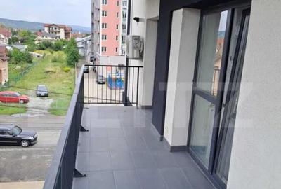 Apartament cu 3 camere, 66 mp, etajul 2, 2 bai, zona Calea M - 6