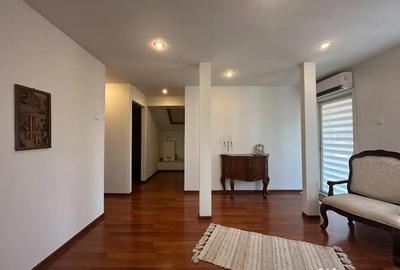 Casă cu 5 camere cu Teren 172 Mp în Central