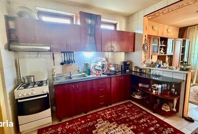 Casă cu 8 camere cu Teren 250 Mp în Păcurari