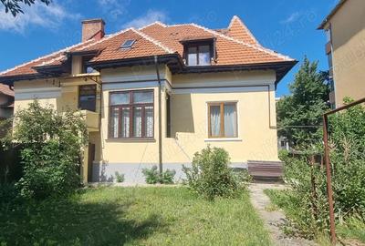 Inchiriez vila in Pitesti, zona ultracentrala, pentru locuinta, sediu, clinica medicala - 1