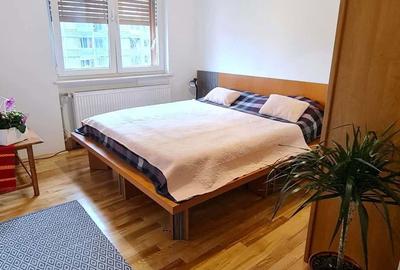 Apartament cu 3 camere semidecomandat în Central - 1