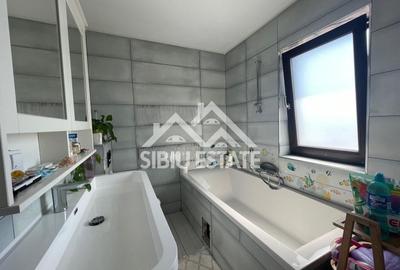 Duplex cu 5 camere cu Canalizare în Cristian - 15