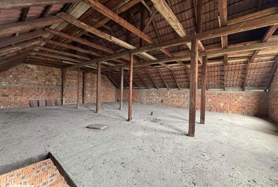 Casă cu 8 camere cu Teren 622 Mp în Titulescu - 13