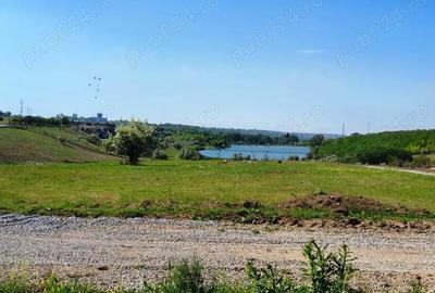 Teren de 873 mp, în Vânători - 1