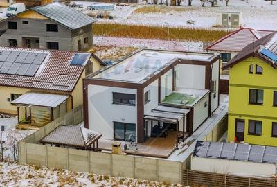 Casă cu 9 camere cu Teren 463 Mp în Stupini - 2