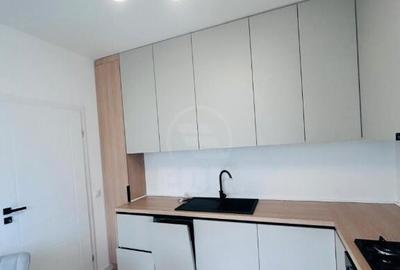 Casă cu 5 camere cu Teren 220 Mp în Florești