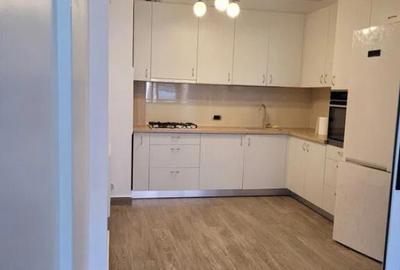 Apartament cu 3 camere decomandat, mobilat în Tractorul - 4