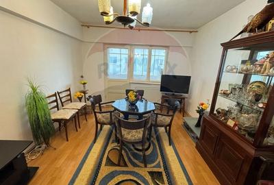 Apartament cu 4 camere decomandat, mobilat în Alexandru cel Bun
