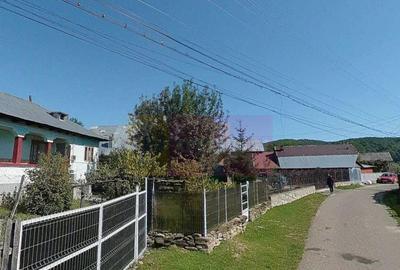 Casa batraneasca cu teren (4.910 mp) la Alunis - 2