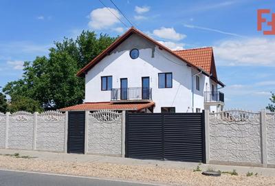 Casă individuală cu 6 camere cu Canalizare în Comloșu Mare - 1