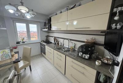 Apartament cu 3 camere decomandat în Simion Bărnuțiu