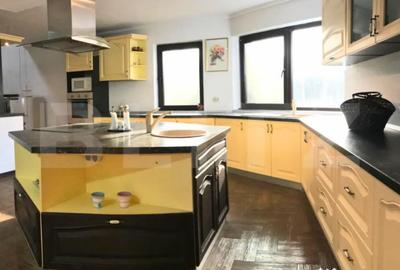 Casă cu 8 camere cu Teren 1038 Mp în Central - 7