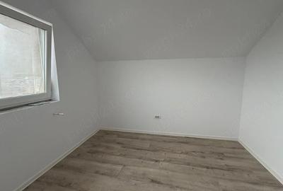 Apartament cu 3 camere decomandat în Giarmata