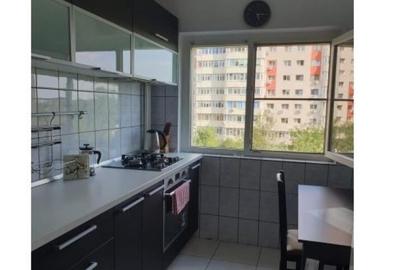 Apartament cu 3 camere semidecomandat în Brâncoveanu