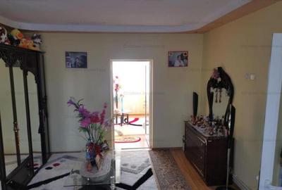 Casă cu 5 camere cu Teren 200 Mp în Central - 2