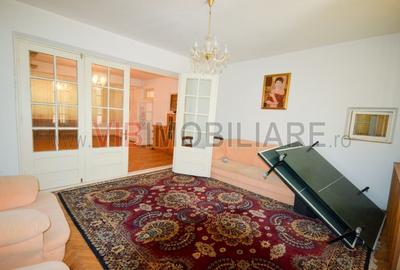 Urlati - Str Eternitatii - Vila 12 camere - teren 1081mp - 2 garaje - 9